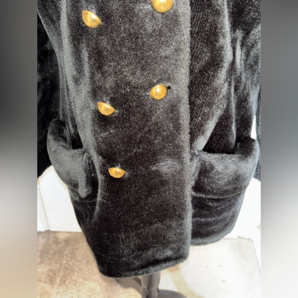VTG MID CENTURY BLACK FAUX FUR PEA COAT GOLD BUTTONS MID LENGTH TIMELESS MEDIUM​ - Picture 11 of 11